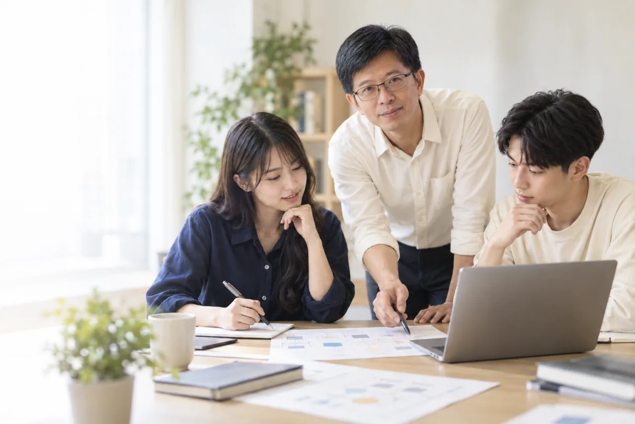 以Ivan本人照片生成的教師與學生協作情境示意